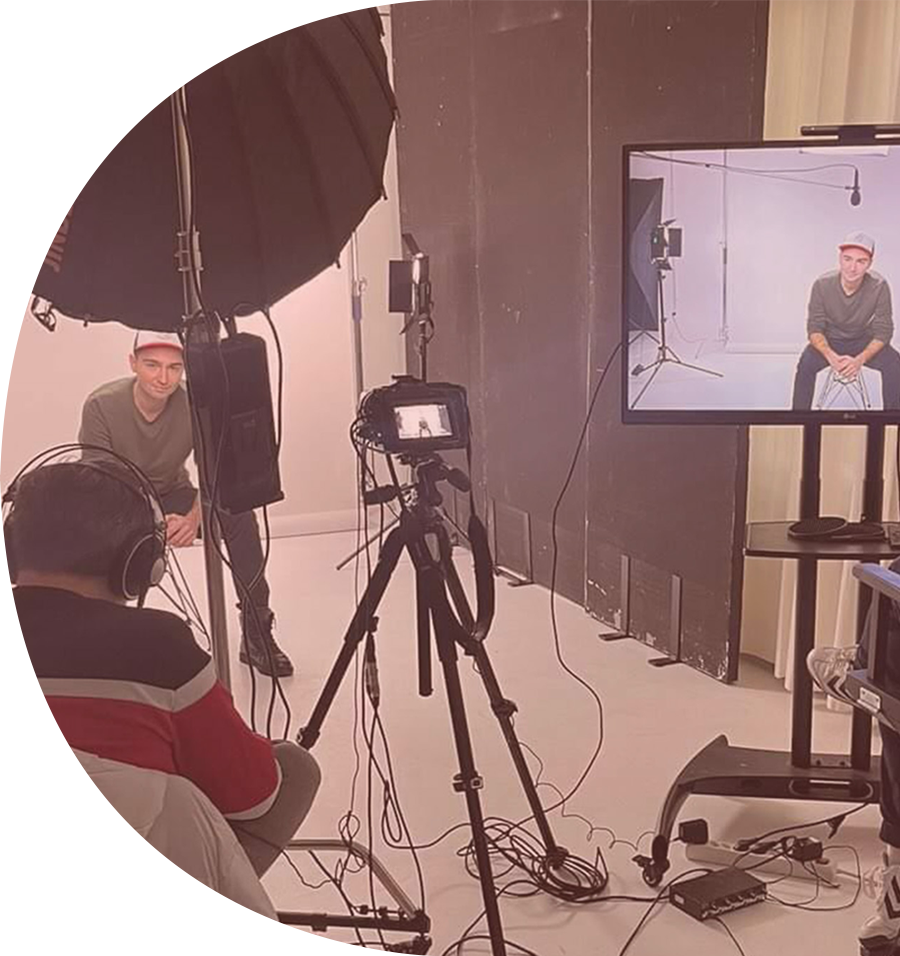 Professioneller Videodreh beim Kunden vor Ort hier am Beispiel der Sparkasse Rosenheim Bad Aibling von Twentyfourtalents