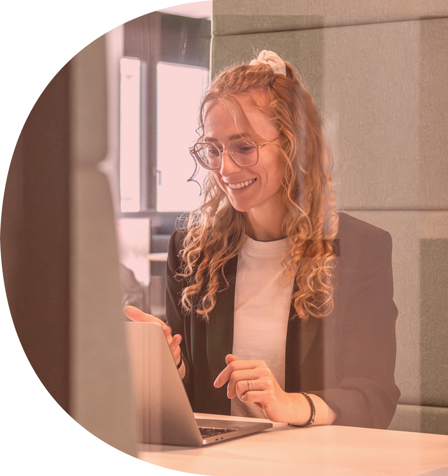 Das Experten-Team von twentyfourtalents im strategischen Austausch über Recruiting-Lösungen – Personalmarketing Agentur